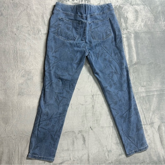 Soft Surroundings Floral leaf Print blue light wash Jeans Women’s Size Medium. - Picture 2 of 10